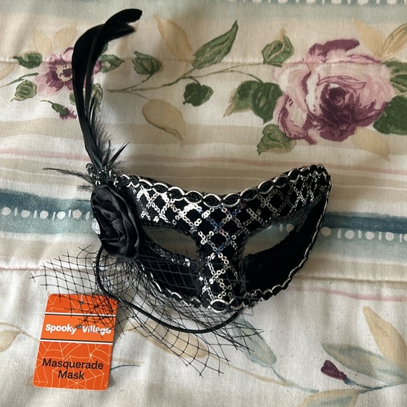 Masquerade Mask NWT - Picture 1 of 1